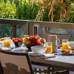 Beautiful 2-br Sea View Beaches Within Walking Distance *