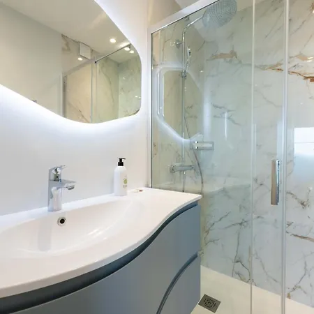 Beautiful 2-br Sea View Beaches Within Walking Distance * カンヌ