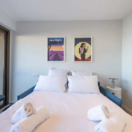 Apartment Beautiful 2-br Sea View Beaches Within Walking Distance *