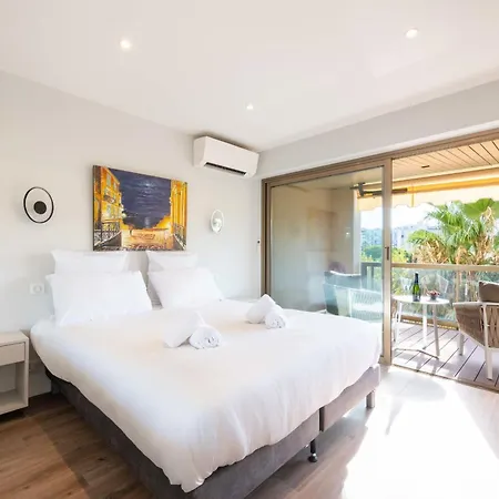 Beautiful 2-br Sea View Beaches Within Walking Distance