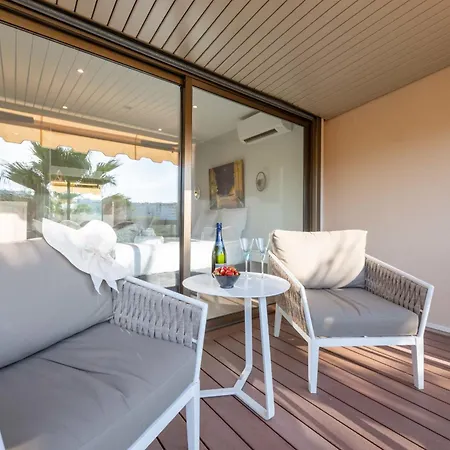 Beautiful 2-br Sea View Beaches Within Walking Distance カンヌ